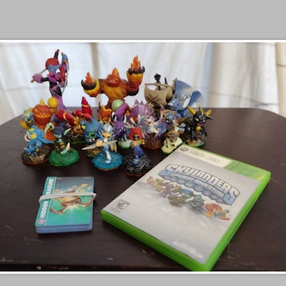 Skylanders Spyro's Adventure Xbox 360 Video Game Lot Of 16 Figures And Cards
